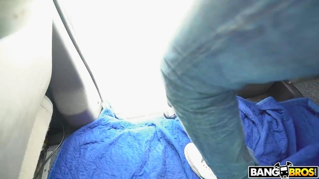 Amateur MILF Rose Monroe Gets Wildly Fucked Inside Van Backseat