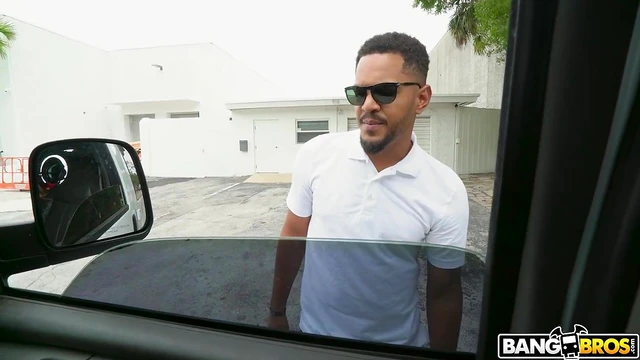 Amateur MILF Rose Monroe Gets Wildly Fucked Inside Van Backseat