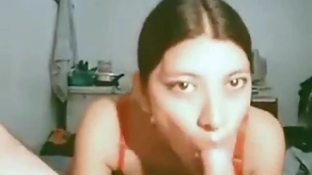 Skilled Desi Woman Shows Off Her Amazing Deepthroat Skills Expertly