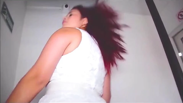 Redhead Chick Shows Off Big Ass in Steamy Homemade Porn Video