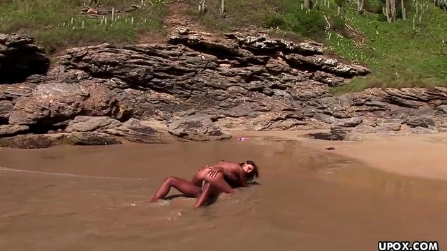 Beach Bliss: Steamy Fuck Fest with Black Dude’s Rock Hard Cock