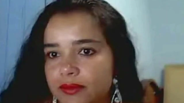 Seductive Edineia Shows Off Her Skills Live On Webcam