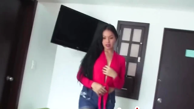 Sensual Latina Girl Gives Hot Blowjob Before Getting Fucked Hardly
