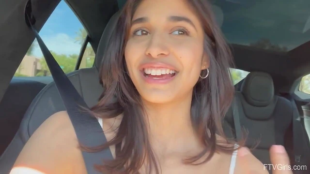 Sexy Amateur Brunette Reina Teases While Packing Her Suitcase