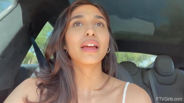 Sexy Amateur Brunette Reina Teases While Packing Her Suitcase