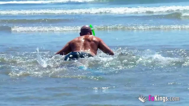 Max Cortes & Julia Gomez Enjoy Steamy Outdoor Pussy Draining Delightfully