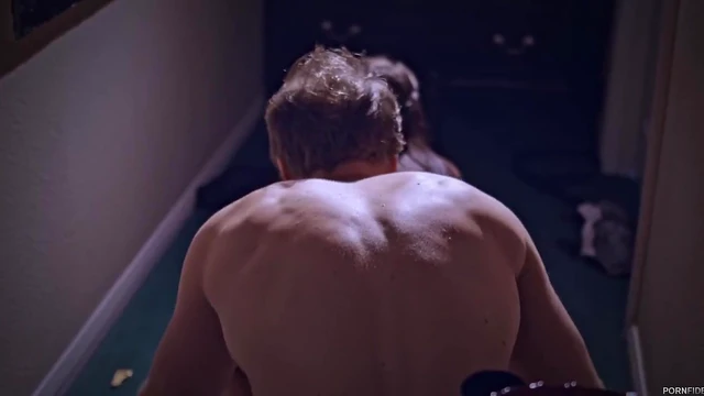 Hot Curvy Brunette Enjoys Steamy Condom-Free Fuck Sessions