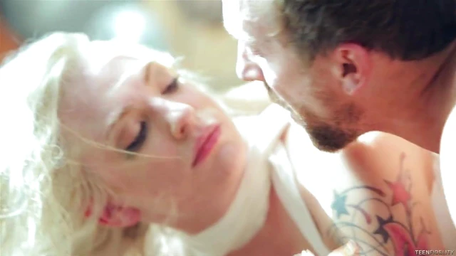 Hung Man Thrills Rocker Girl by Taking Her Pussy Hard & Fast