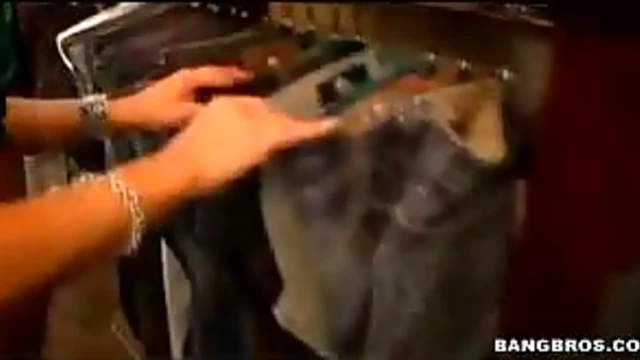 Sizzling Kinky Latina Shows Off Her Curvy Booty For Hot Action