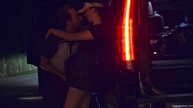 Sizzling Golf Course Turnaround: Shaved Pussy Humps Wildly After Tee Time